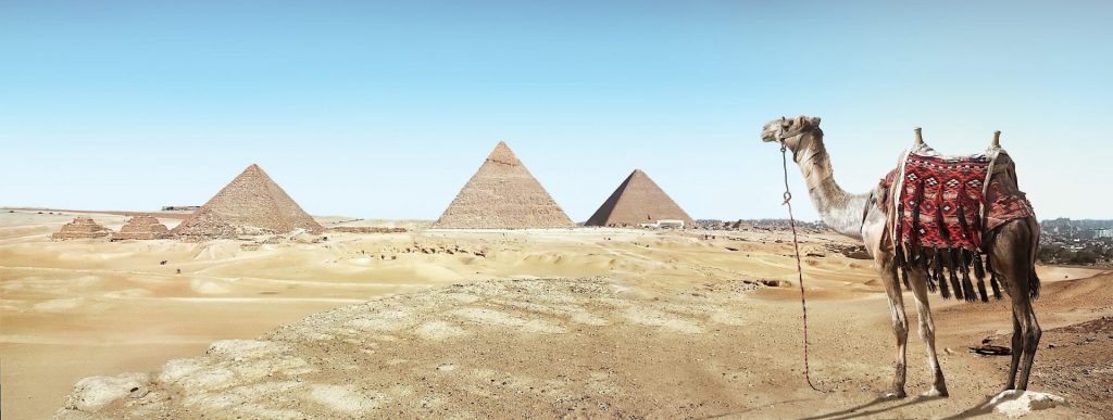 Pyramid on desert whatsapp dp image