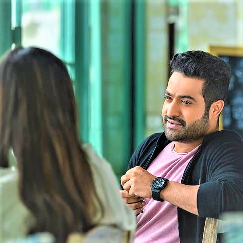 Jr NTR Flirting Heroine In Movie Seating On A Bench In Aravinda Sametha Movie Whatsapp Dp Image