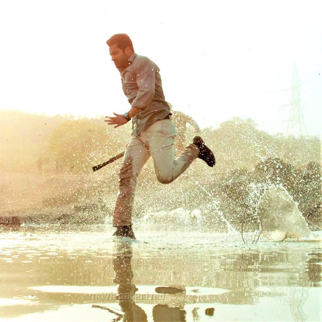 Jr NTR Running Fight Scene In The Water In Aravinda Sametha Whatsapp Dp Image