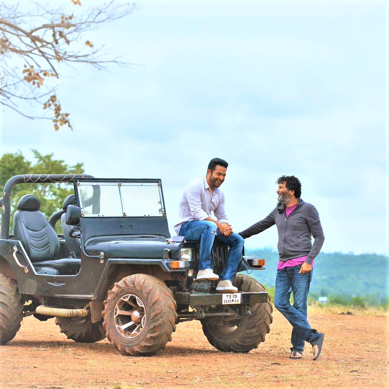Jr NTR Seating On A Jeep And Talking And Laughing With Director Sukumar Sir Aravinda Sametha Shooting Set Whatsapp Dp Image