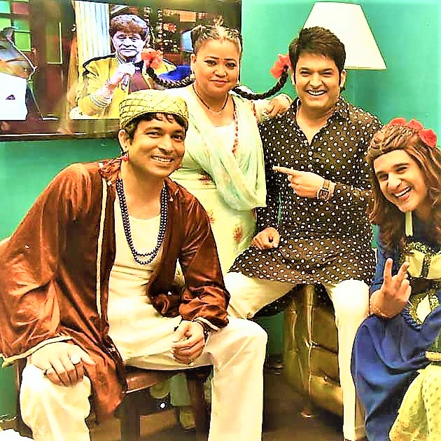 Kapil Sharma With All Comedy Show Members Whatsapp DP Image