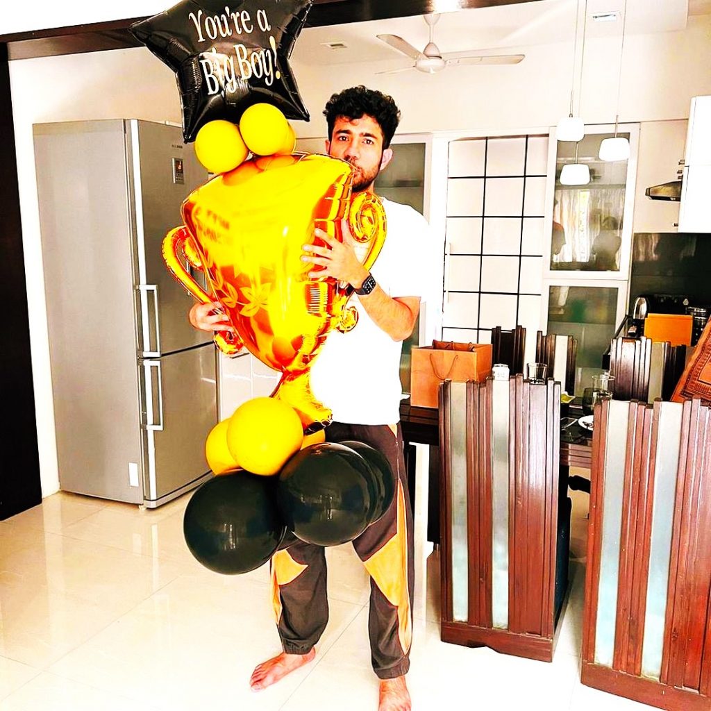 Abhishek Upamanyu Playing With Balloons WhatsApp DP Image