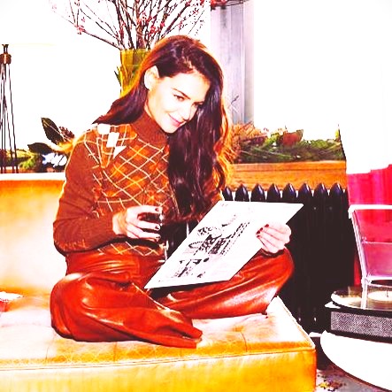 Katie Holmes Reading Story WhatsApp DP Image