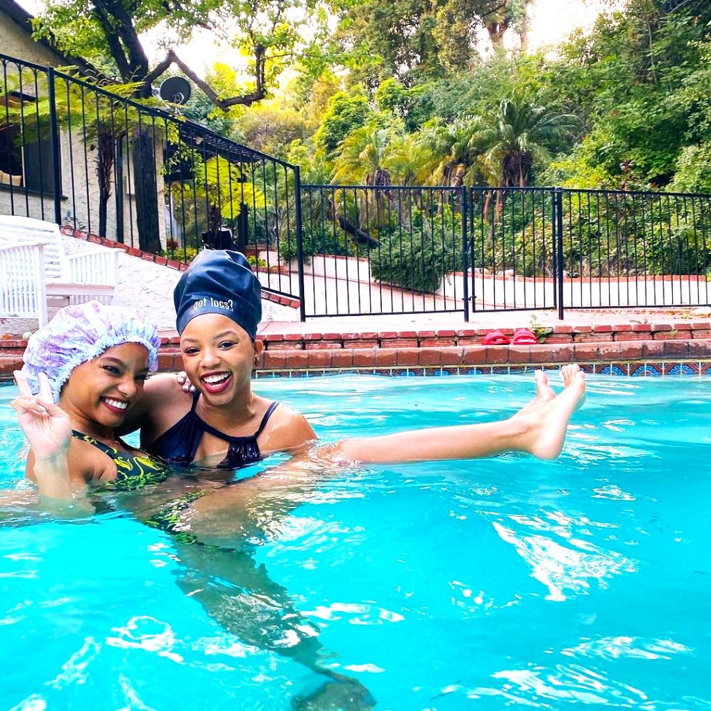 Halle Bailey And His Sister Enjoying In Swimming WhatsApp DP Image