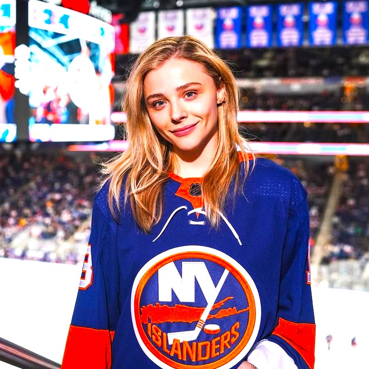 Chloe Grace Moretz Face Expression WhatsApp DP Image