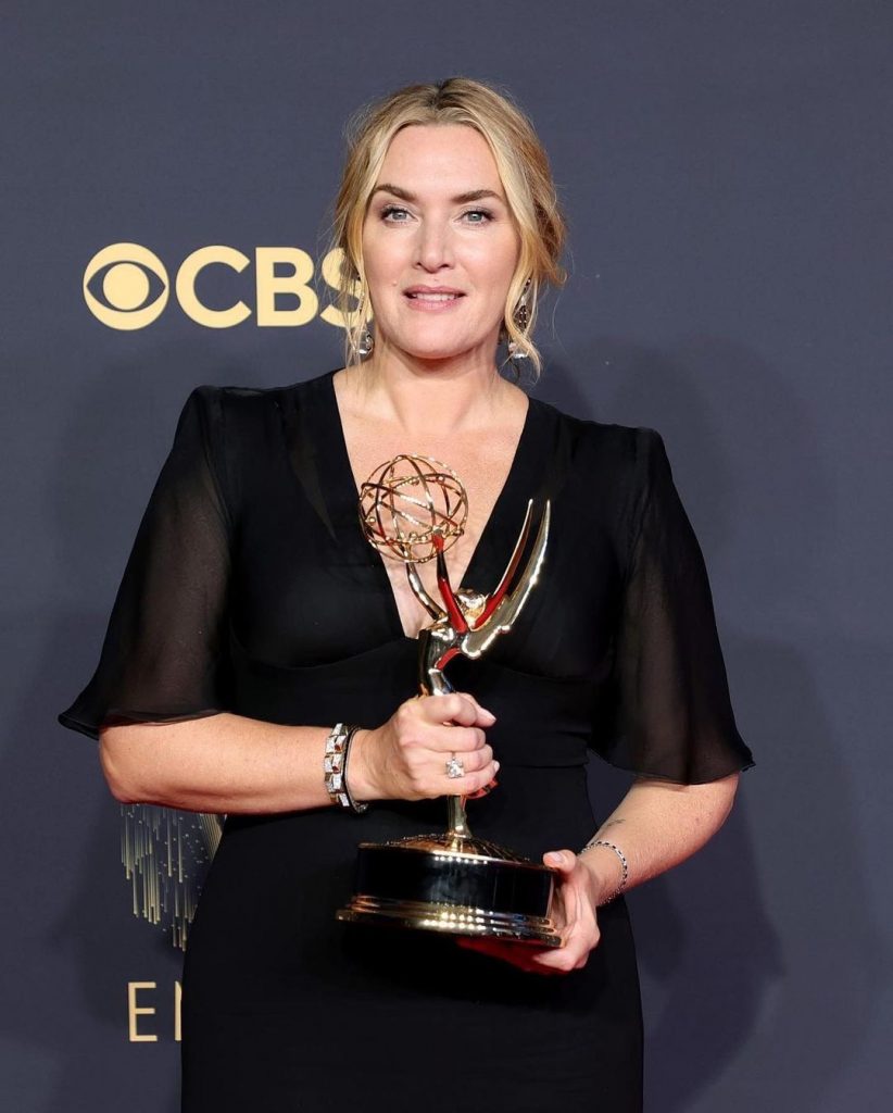 Kate Winslet Hold The award