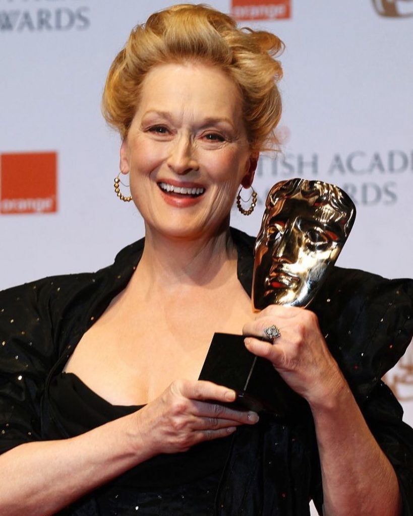 Meryl Streep Hold The Award