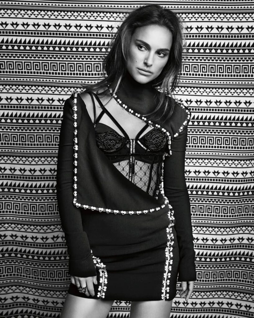 Natalie Portman Stylish Black And White Image