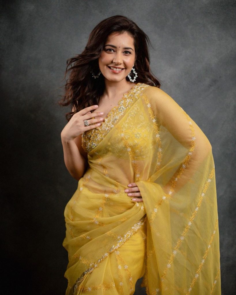 Rashi Khanna Wears A Saree