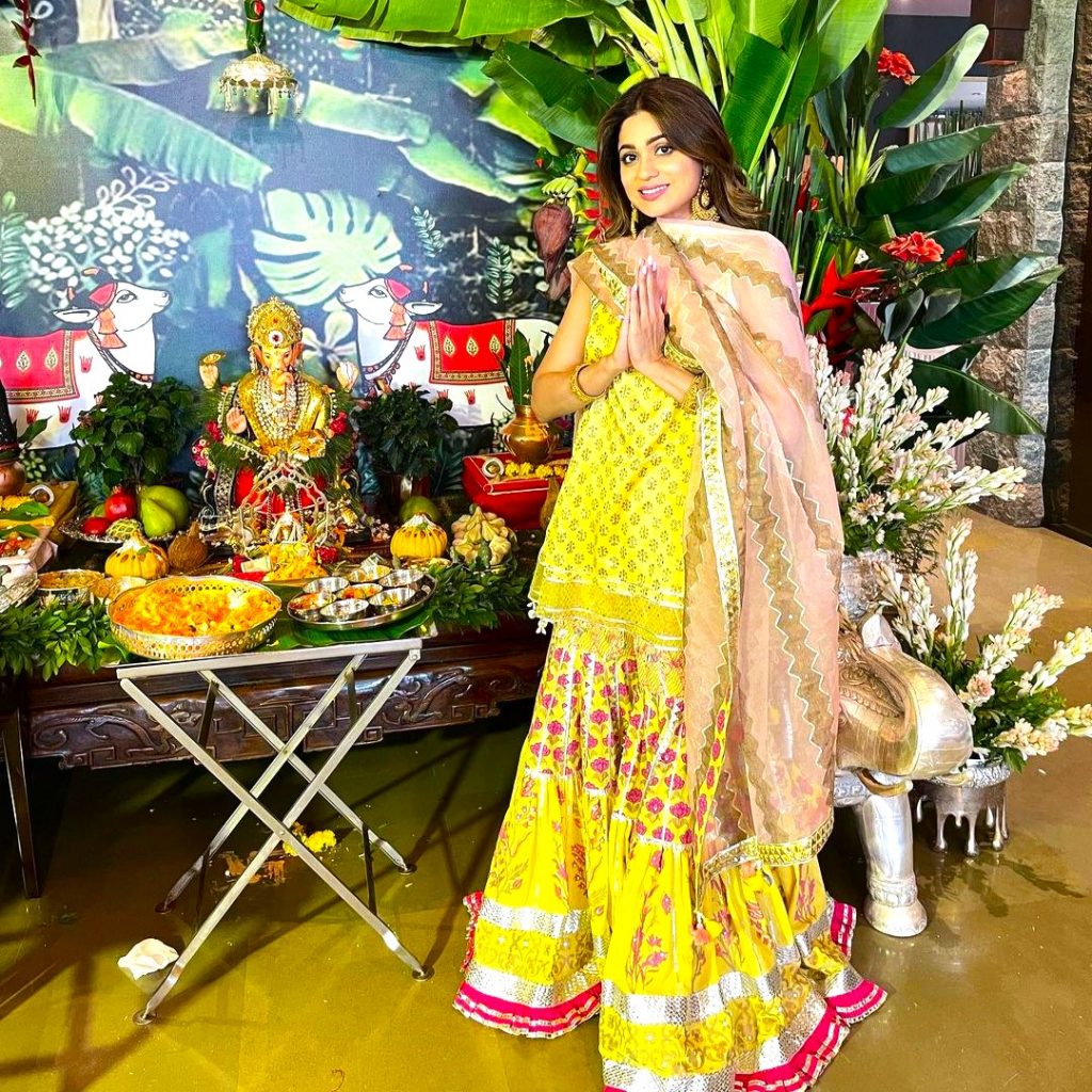 Shamita Shetty Celebrating Ganesh Chaturthi WhatsApp DP Image