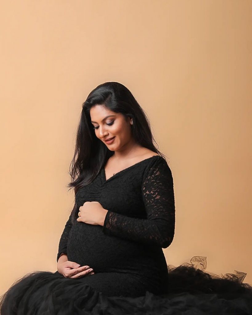Pallavi Ramisetty Pregnancy Photoshoot