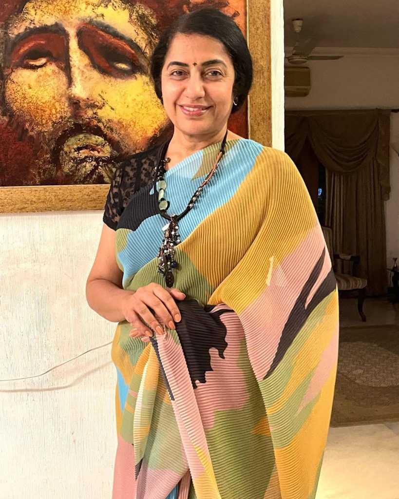 Suhasini Maniratnam Wears A Saree