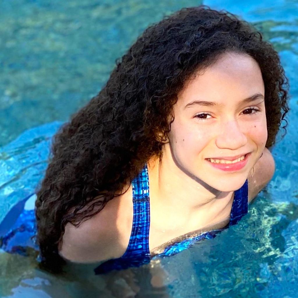 Chloe Coleman Enjoying In Swimming Pool WhatsApp DP Image