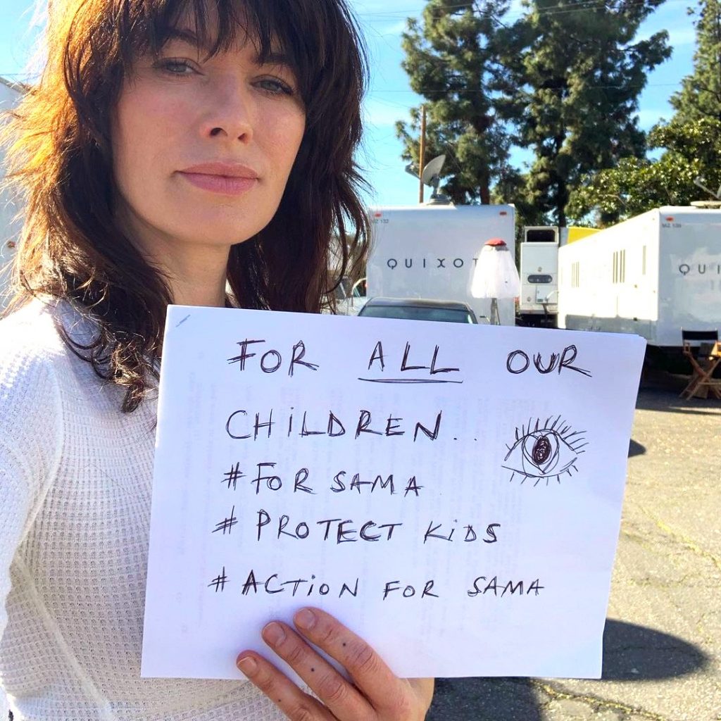 Lena Headey Holding A Paper In Hand WhatsApp DP Image