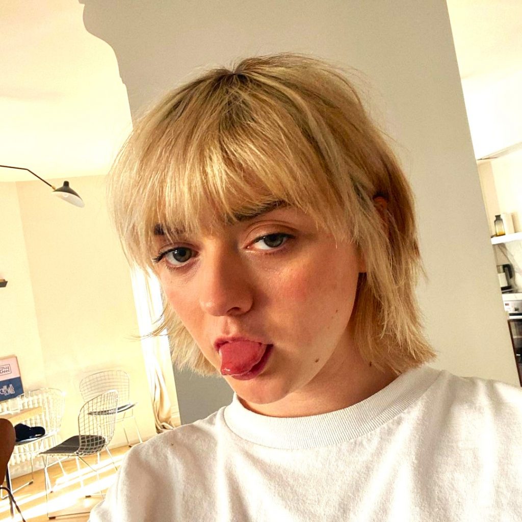 Maisie Williams Funny Expression WhatsApp DP Image