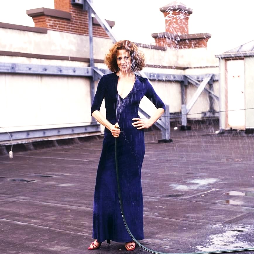 Sigourney Weaver Play With Water WhatsApp DP Image