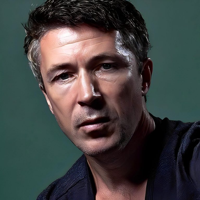 Aidan Gillen A Captivating Collection of Photos Showcasing the