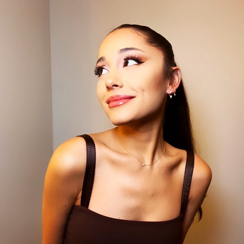 Ariana Grande Face Nature
