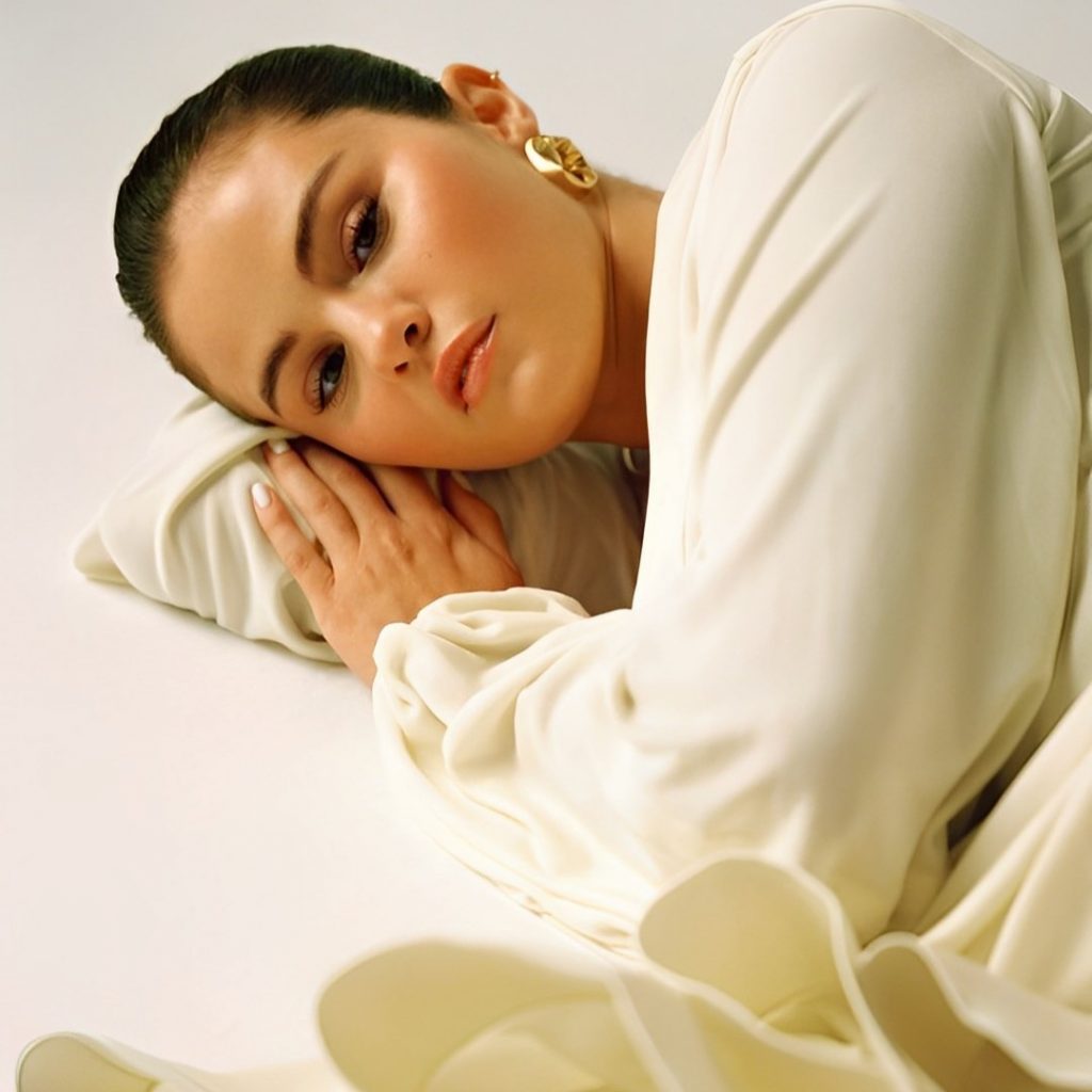 Selena Gomez Sleeping Look